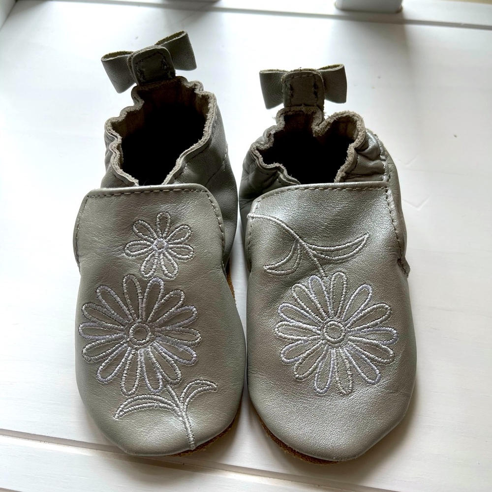 Robeez toddler baby moccasin shoes size 12-18 mos